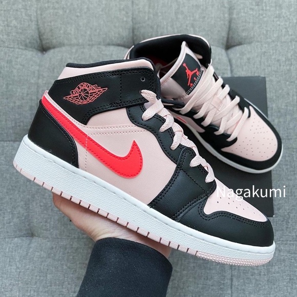🦩 Nike Air Jordan 1 mid flamingo black pink shoes 🦩(big kids) - Picture 3 of 4